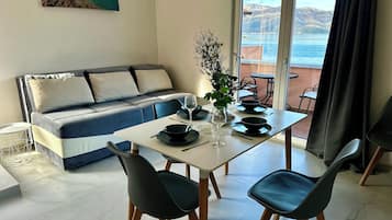 Luxury-Apartment, Meerblick | Wohnbereich