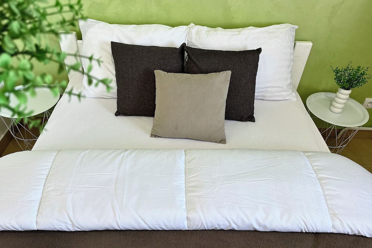 Comfort Apartment, Sea View | Iron/ironing board, free WiFi