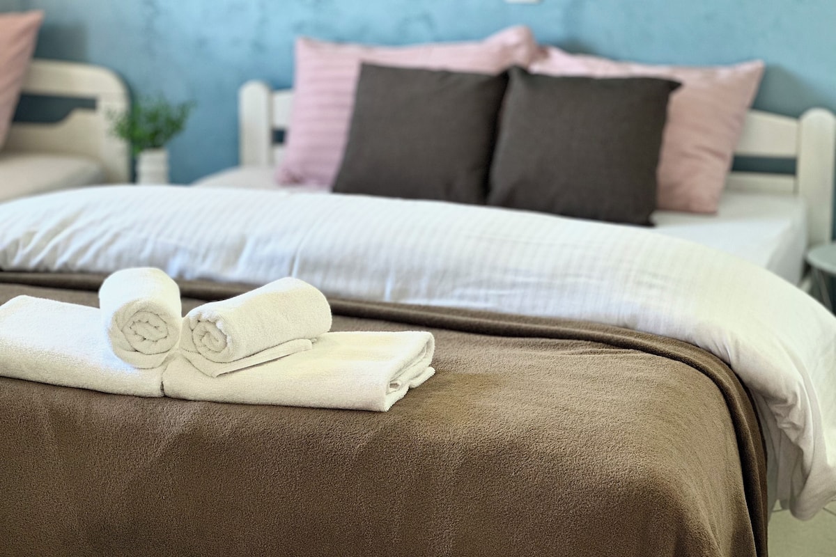 Fjölskylduíbúð - sjávarsýn | Straujárn/strauborð, ókeypis þráðlaus nettenging