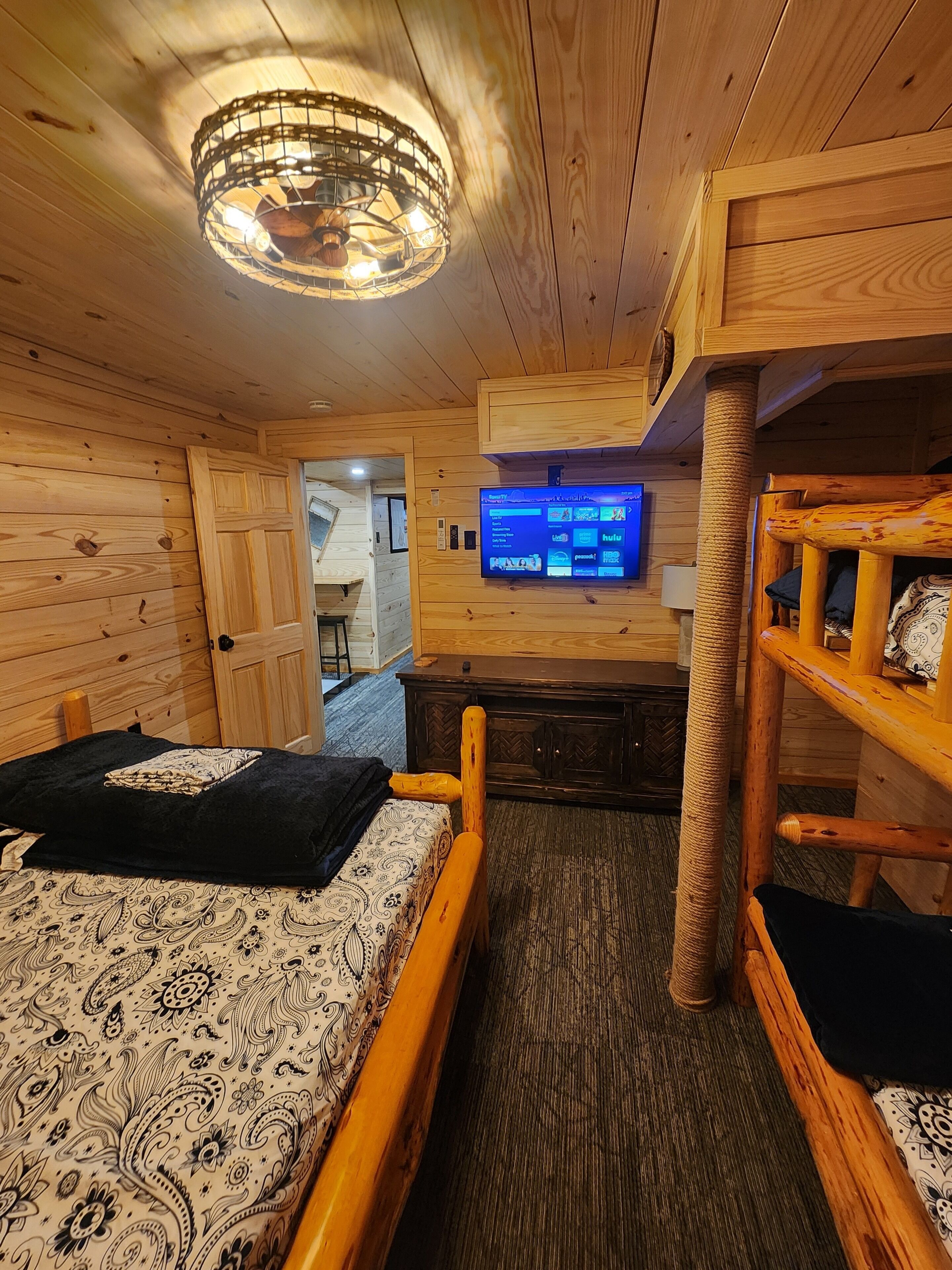 1 bedroom, travel cot, WiFi, bed sheets