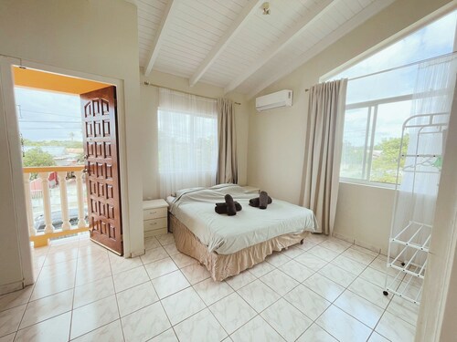 Cozy Home • Self Checkin • 3 min Mambo Beach ride