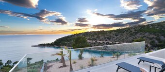 Grande Mare, luxury 6-bedroom villa residence by the sea with beautiful view