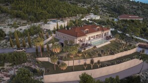 Exterior - Grande mare,luxury 6-bedroom villa residence by the sea with beautiful view (Brac)