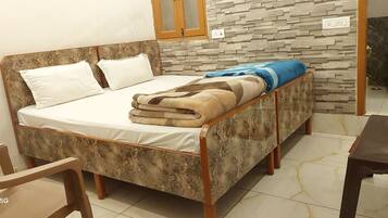 华丽双人房, 阳台, 城市景观 | 办公桌、笔记本电脑工作区、免费 WiFi