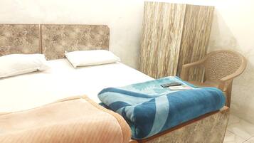 Phòng đôi Deluxe, ban công, quang cảnh thành phố | Bàn, khu vực làm việc phù hợp cho laptop