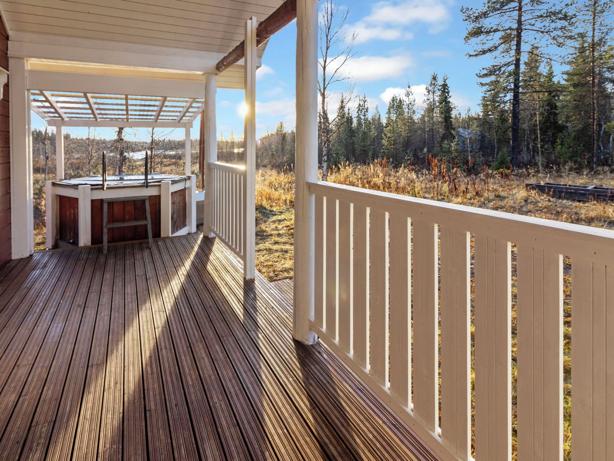 Bañera de hidromasaje al aire libre