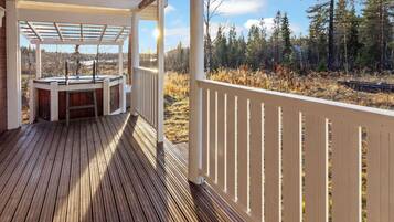 Bañera de hidromasaje al aire libre