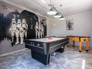Game room - Luxurious Holiday Home With Swimming Pool (gmina Dobra)