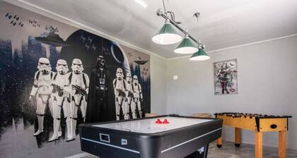 Luxurious Holiday Home With Swimming Pool