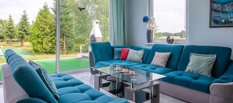 Luxurious Holiday Home With Swimming Pool