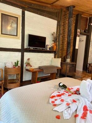 1 bedroom, WiFi, bed sheets - Romantic cabins for couples in Campos do Jordão, SP (Campos do Jordão)