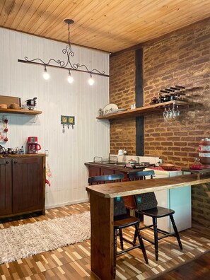 Dining - Romantic cabins for couples in Campos do Jordão, SP (Campos do Jordão)