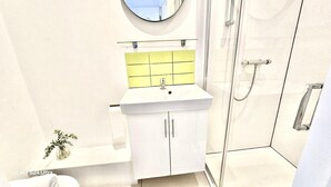 تجهيزات دش، مجففات شعر، مناشف، صابون