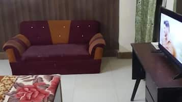 Deluxe Double Room, City View | Soundproofing, free WiFi