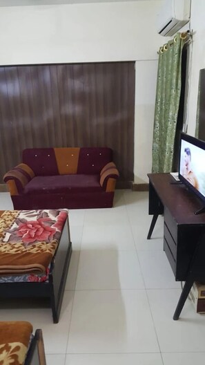 Quarto casal luxo, vista para a cidade | Quartos à prova de som, Wi-Fi de cortesia