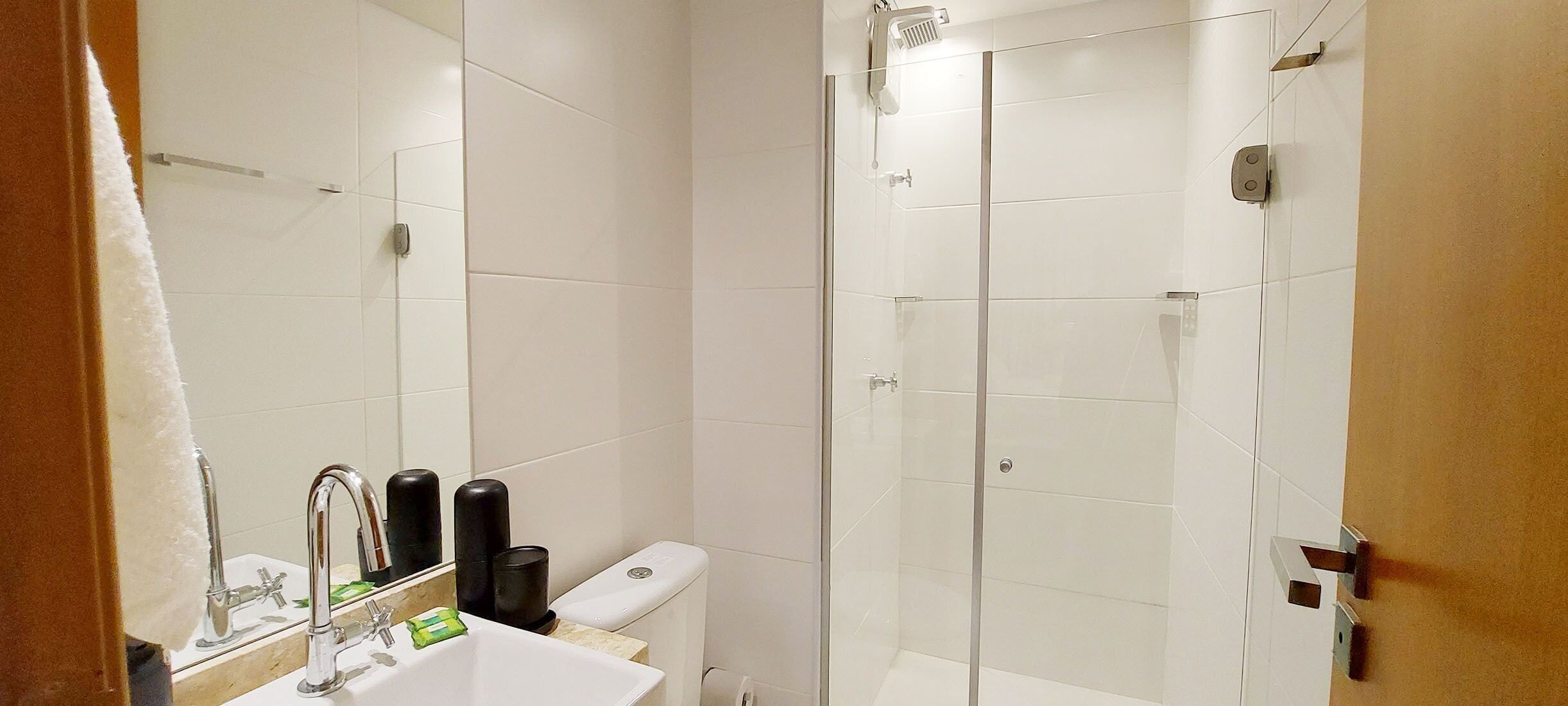 Comfort Apartment | Bathroom | Shower, towels, soap, toilet paper