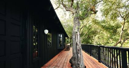 3-bedroom cabin in cool Topanga with AC and Hot Tub