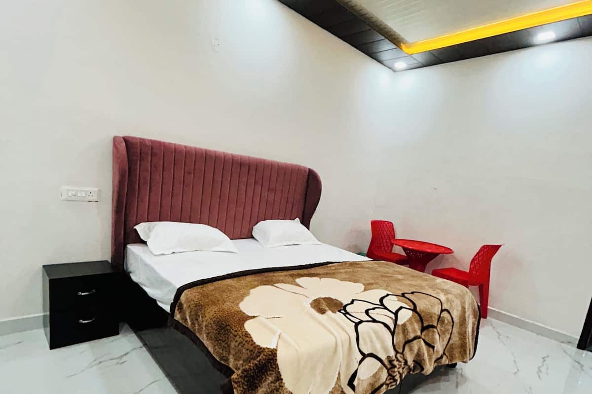 Escritorio y espacio para trabajar con laptop