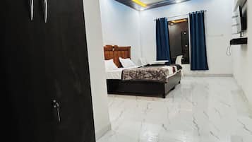 Deluxe Double Room, City View | Desk, laptop workspace, iron/ironing board, free WiFi