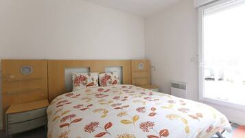 3 chambres, fer et planche à repasser, Wi-Fi, draps fournis