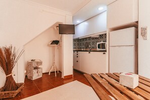 Apartment | Private kitchen - Lisbon Stay Near Palace (Lisbon)