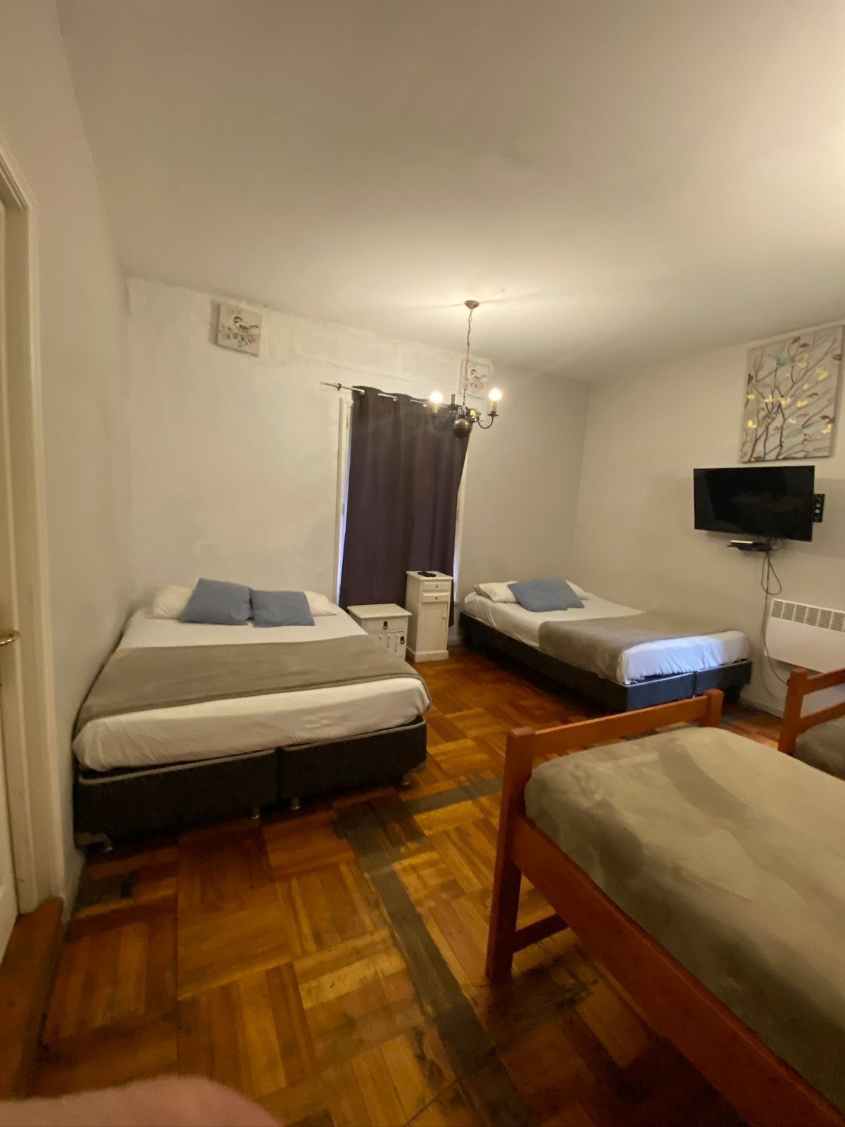Wifi gratis y ropa de cama 