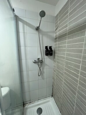 Standard Double Room, Non Smoking | Bathroom - BbCasitaBlue Hotel (Santiago)