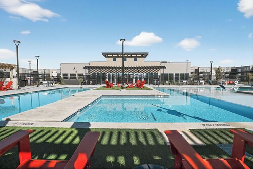 Lux Studio ,Pool, Near St. Davids Hospital