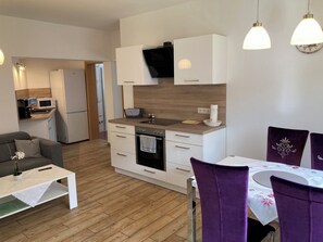 Fridge, microwave, stovetop, dishwasher