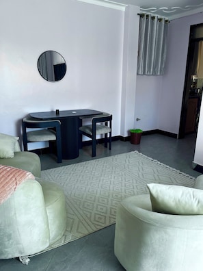 Interior - The cozy home apartment/fire-pit, super close to great hiking trails (Fort Portal)