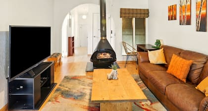 Cozy 2BR Ogden Condo - Pool, Trails, Snowbasin