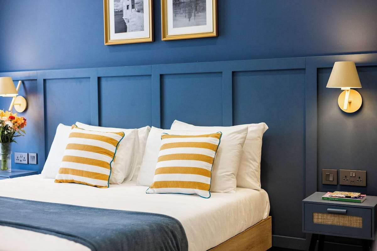 Rideaux occultants, fer et planche à repasser, Wi-Fi gratuit