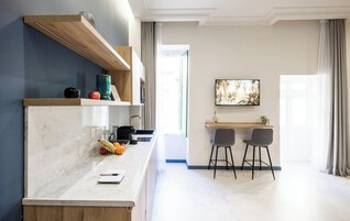 Cortinas blackout, tabla de planchar con plancha y wifi gratis 