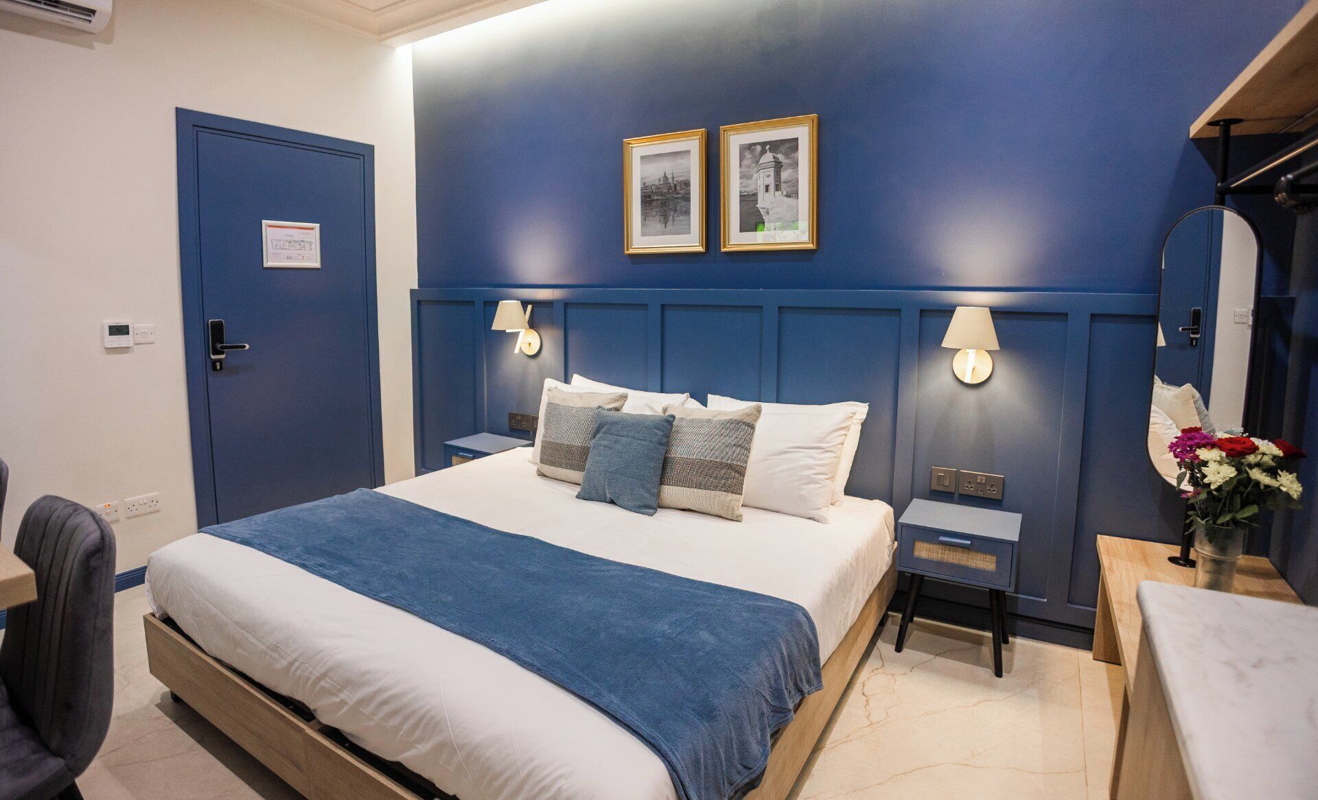 Rideaux occultants, fer et planche à repasser, Wi-Fi gratuit