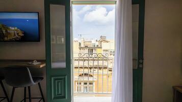 Cortinas blackout, tabla de planchar con plancha y wifi gratis