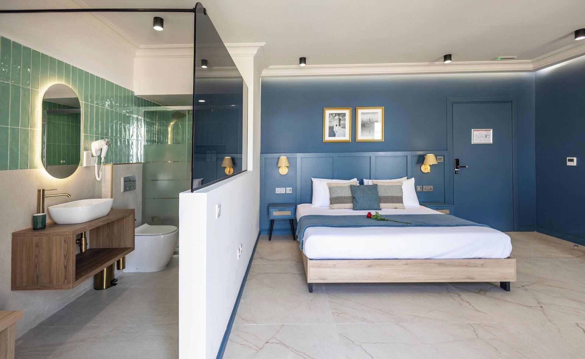 Rideaux occultants, fer et planche à repasser, Wi-Fi gratuit