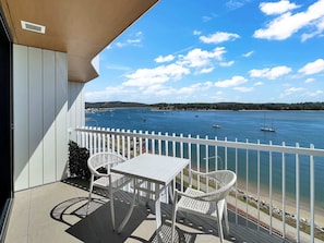 Property grounds - Modern 2-Bedroom Apartment with Pool Access (Batemans Bay)