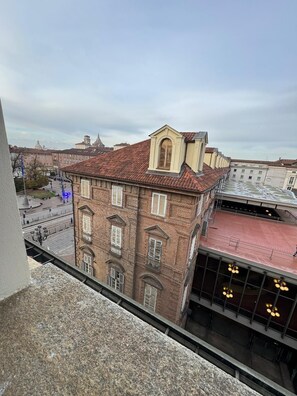 A high-rise building with a brick facade and a red-tiled roof. - BELVEDERE PALAZZO MADAMA (Torino)
