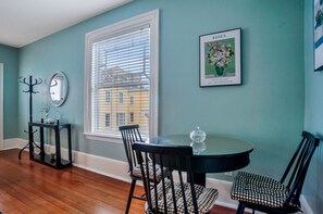 Dining - Victorian 1bd with Modern Touches, Steps from Forsyth (Savannah)
