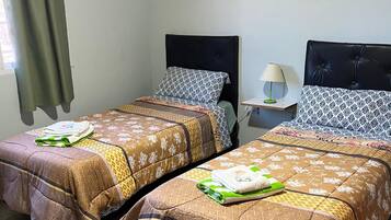 Kahden hengen superior-huone (kaksi sänkyä), kaupunkinäköala | Ilmainen Wi-Fi