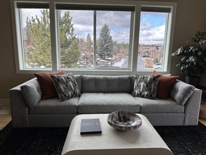 Smart TV, fireplace, stereo - Beautiful end unit home with big horizon views! (Bend)