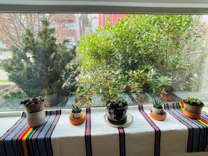 Interior - Peaceful urban oasis close to Downtown, stadiums and public transit (Seattle)