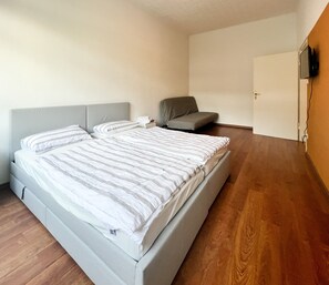 2 bedrooms, iron/ironing board, WiFi, bed sheets
