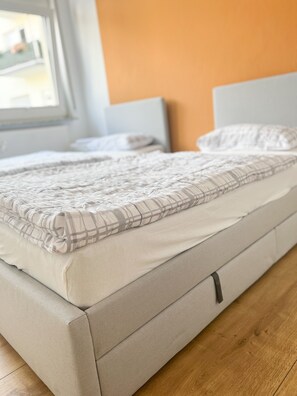 2 bedrooms, iron/ironing board, WiFi, bed sheets