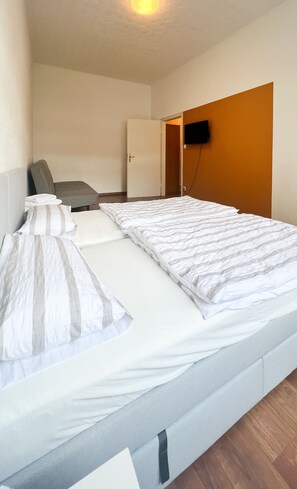 2 bedrooms, iron/ironing board, WiFi, bed sheets