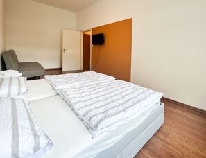 2 bedrooms, iron/ironing board, WiFi, bed sheets