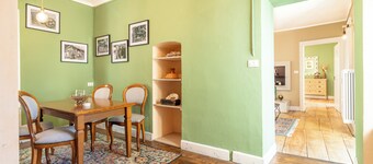 Apartment in historic mansion, nestled in the quiet, with large spaces and garden