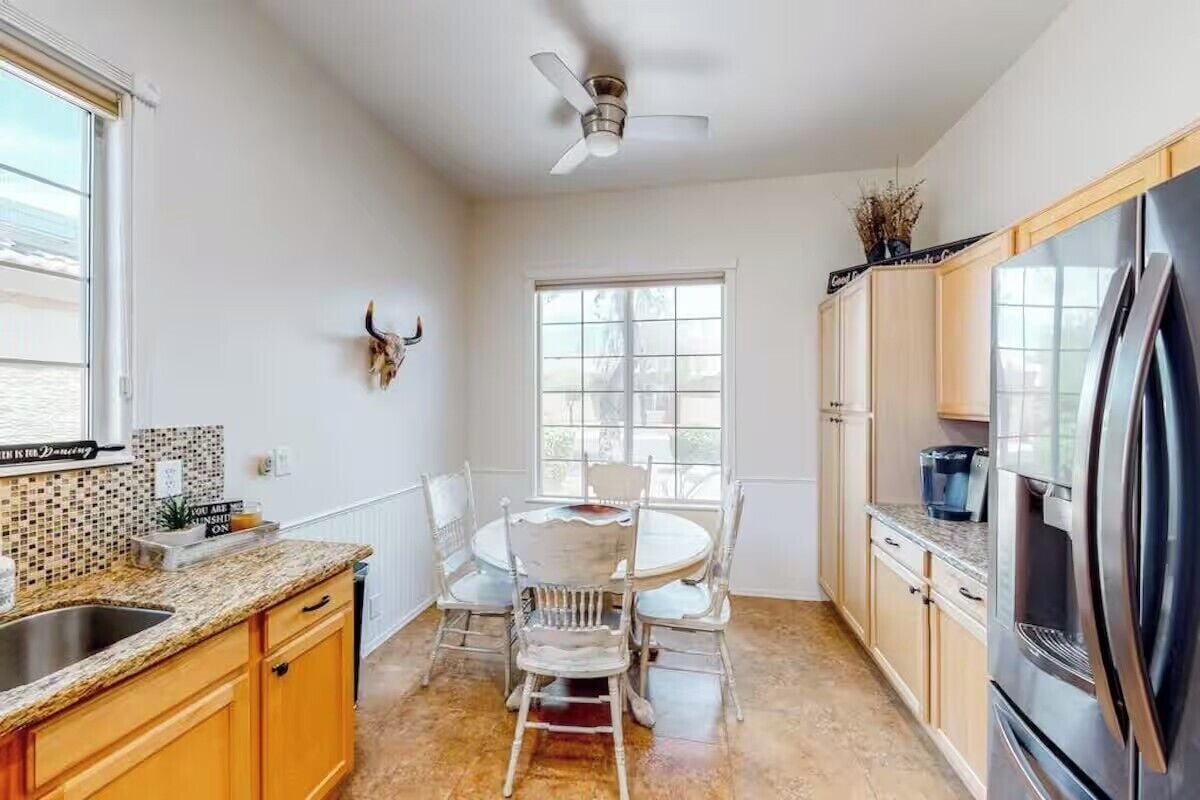 Comfort Triple Room | Private kitchen | Fridge, microwave, oven, stovetop