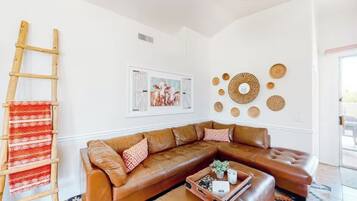 Comfort Triple Room | Living area