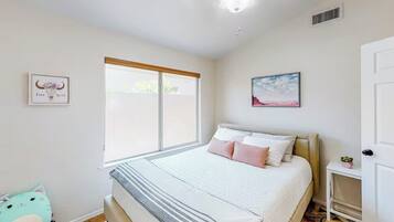 Comfort Triple Room | Iron/ironing board, free WiFi